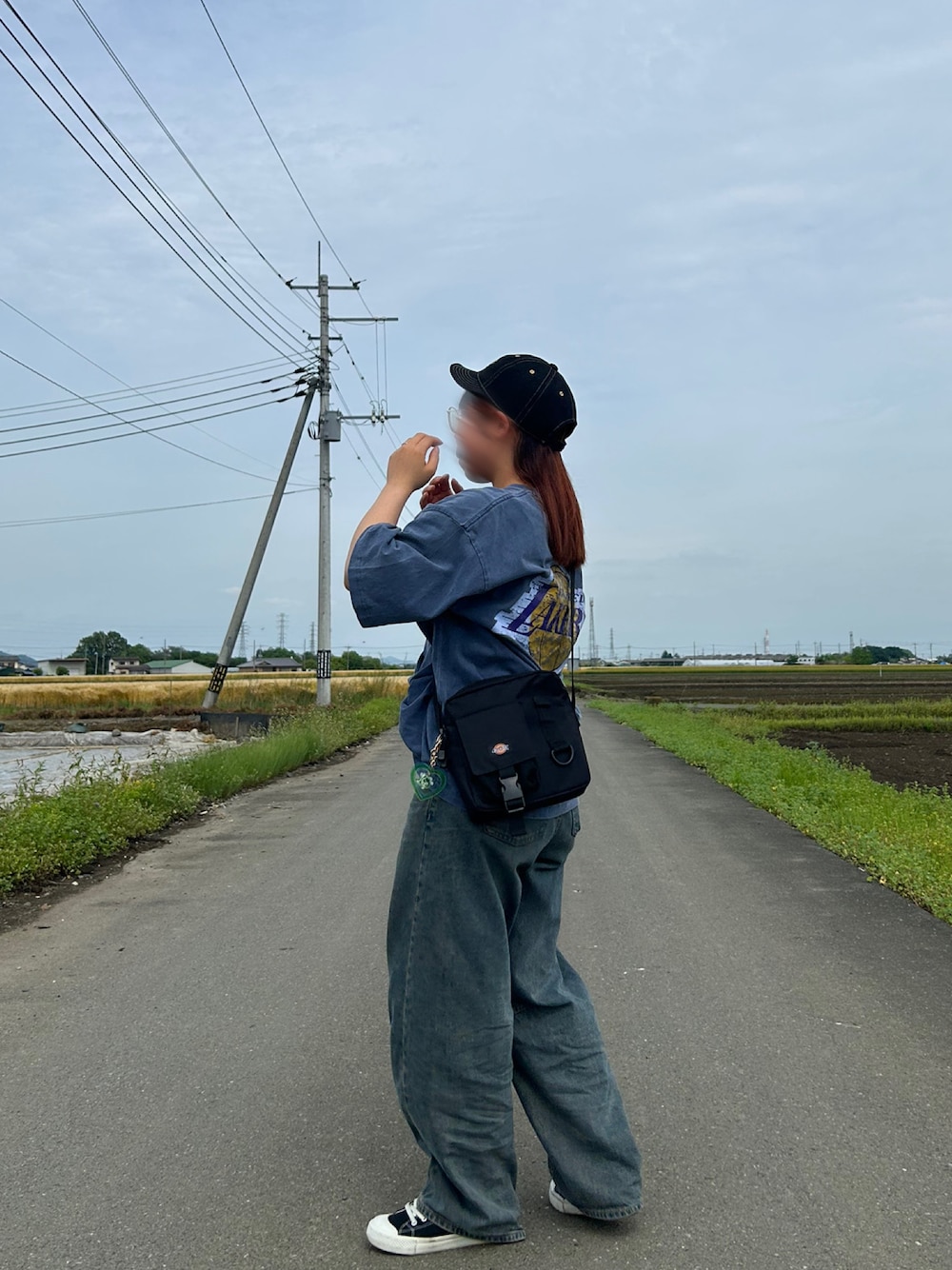 「GUのアイテム（デニムパンツ、グレー系）」を使った、ochiii0606さん（骨格ストレート・レディース・149cm）の春コーディネートの1枚目の写真