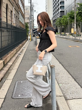 「IACUCCI（イアクッチ）のソルベット XS PAGLIA/LAMINATO（トートバッグ、シルバー系）」を使った、HANAKAさん（レディース・160cm）の春コーディネート