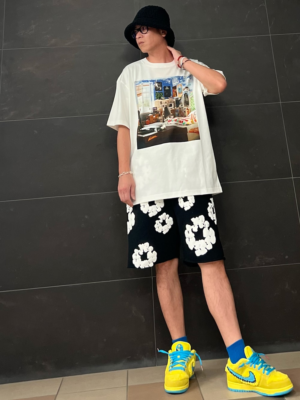 【カジュアルコーデに♡】Louis Vuitton 半袖 Tシャツ カジュアルに♪】ルイヴィトン Tシャツ 半袖 ステッカー (Louis