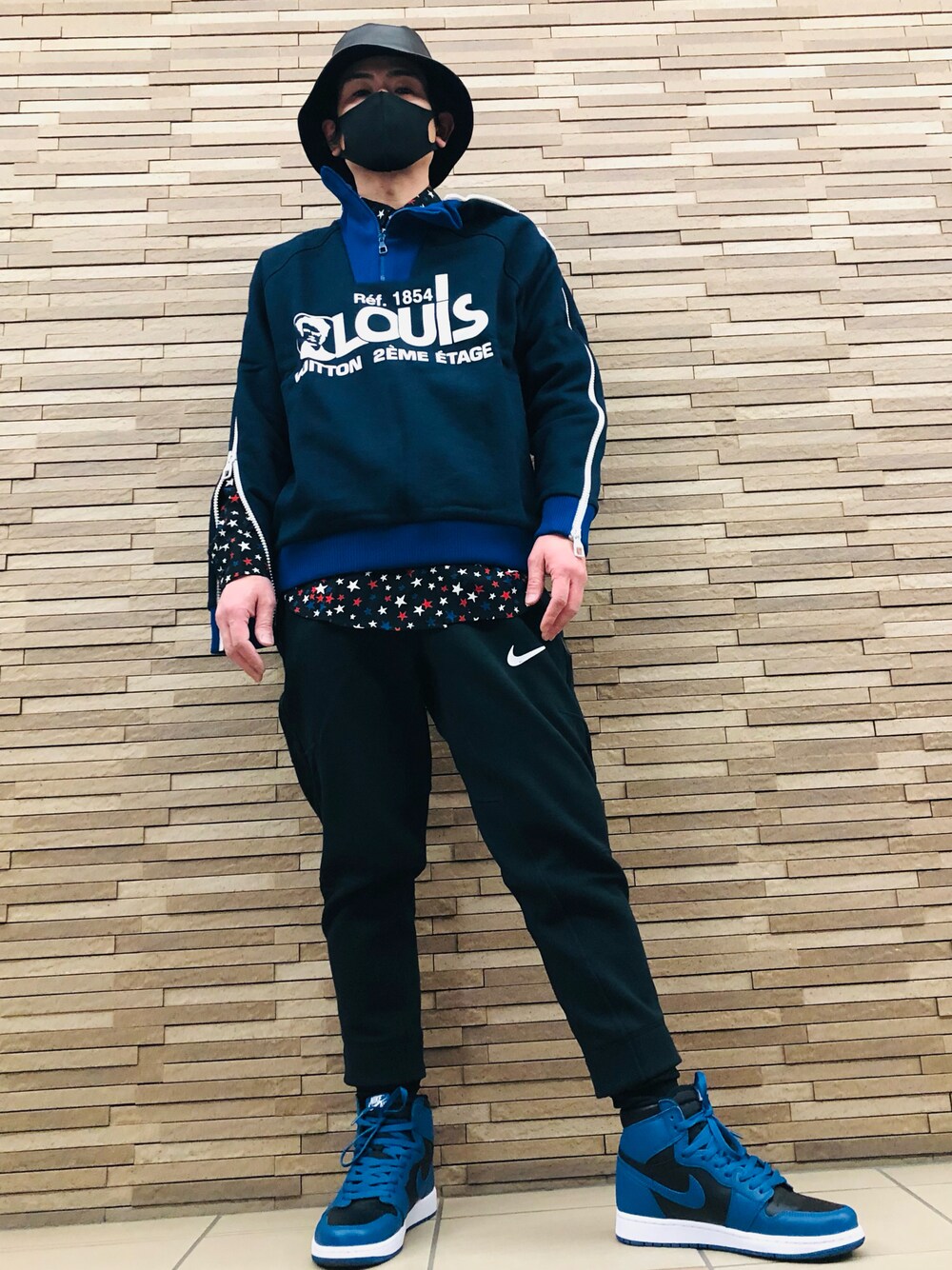 【爽やかコーデ♪】LOUIS VUITTON★スウェットシャツ LOUIS VUITTONのスウェット(ブルー系)を使ったメンズ人気