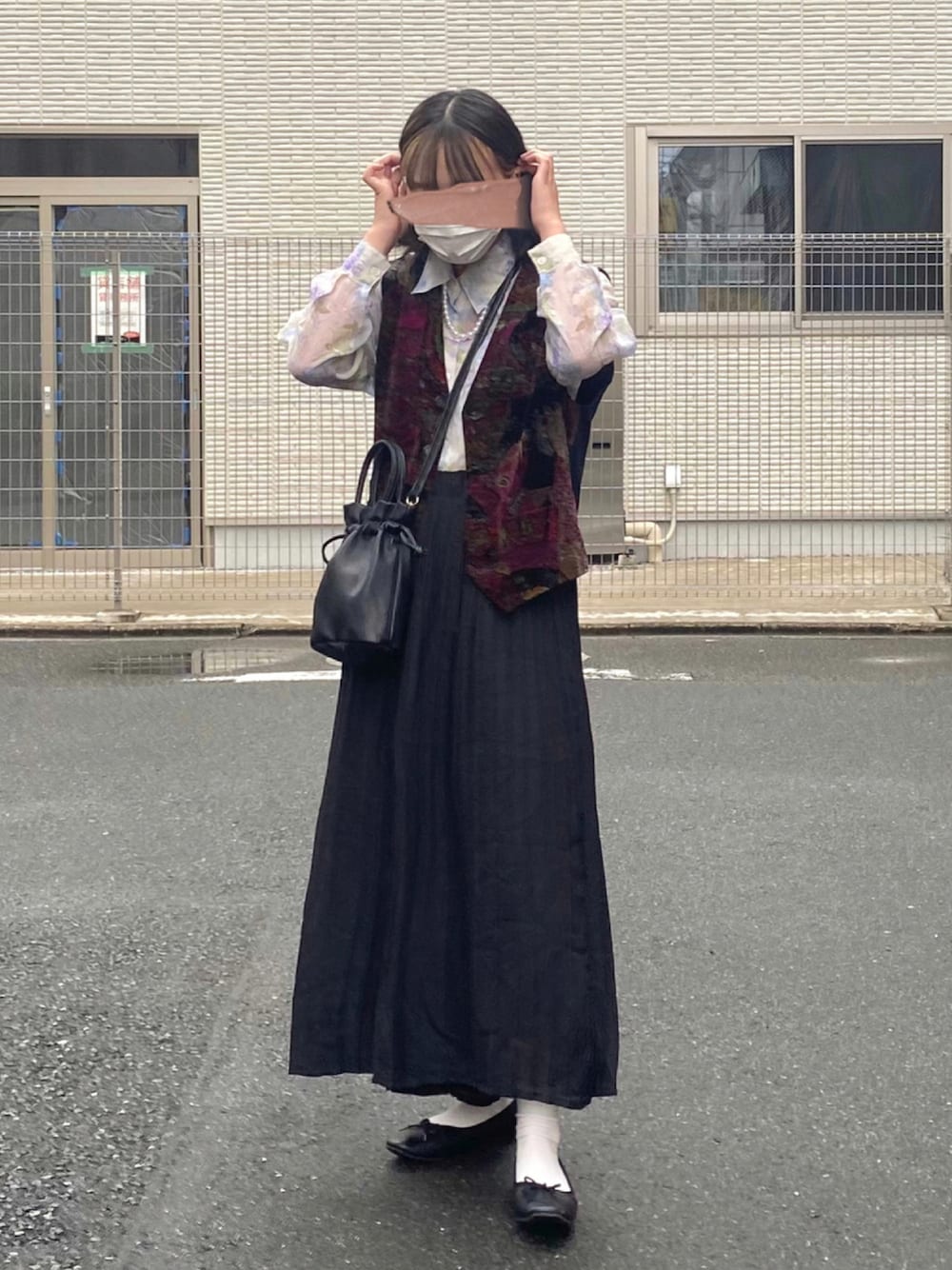 「古着、ストリート、メンズライク、古着MIX、ootd、古着コーデ、柄ベスト、古着女子、古着好きな人と繋がりたい、だから秋服が好き」｜「colzaのアイテム（スカート、ブラック系）」を使った、🐤さん（レディース・160cm）の秋コーディネートの1枚目の写真