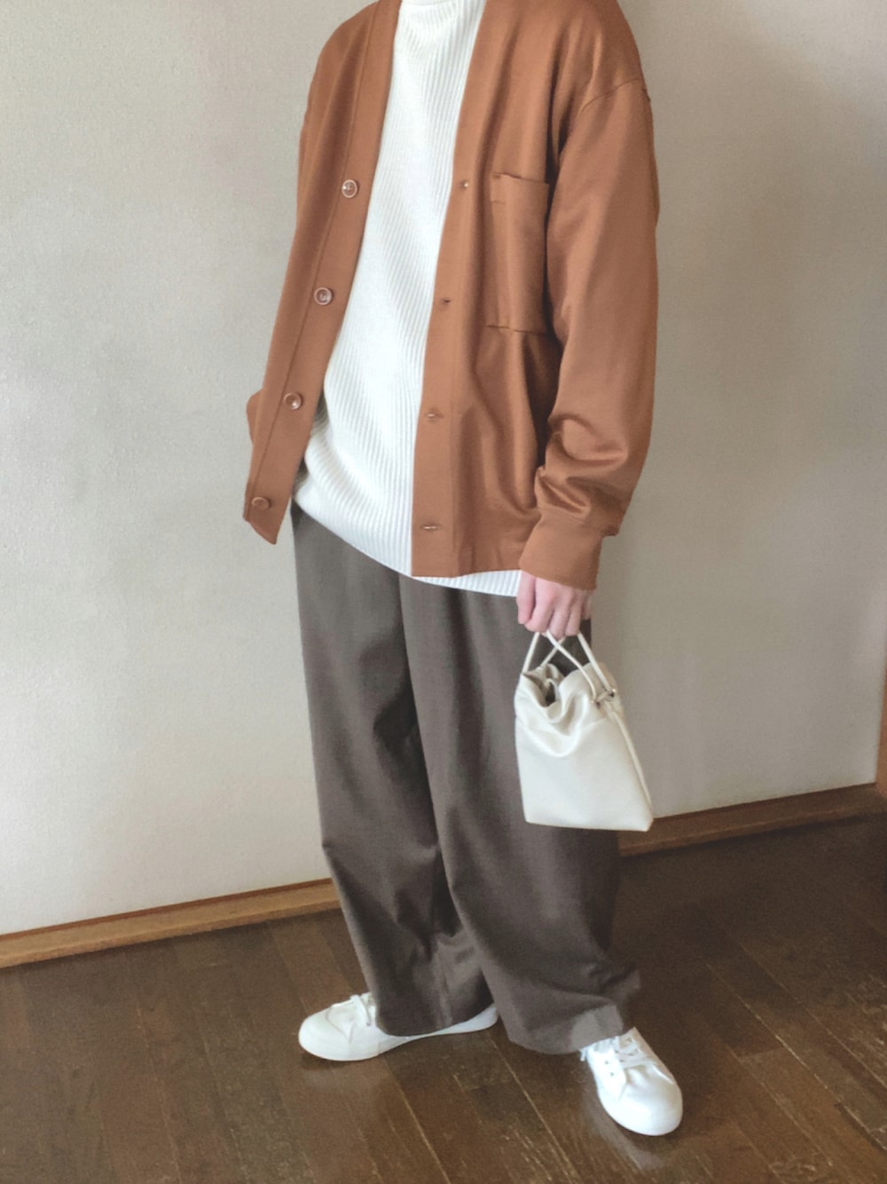 「秋のコーデ、ユニクロ、休日スタイル、シンプルコーデ、秋冬コーデ、おしゃれさんと繋がりたい、低身長男子、リドム、秋トレンド2021、フォローミー、フォローお願いします」｜「LIDNMのOVERSIZED 7G AZE KNIT（ニット/セーター、ホワイト系）」を使った、有馬。さん（メンズ・165cm）の秋コーディネートの1枚目の写真