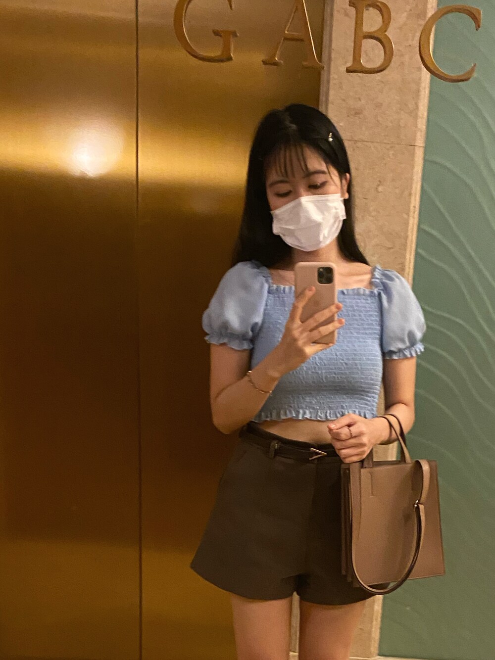 「ZARAのアイテム（パンツ、ブラウン系）」を使った、Wendy🦦さん（レディース・163cm）の秋コーディネートの1枚目の写真