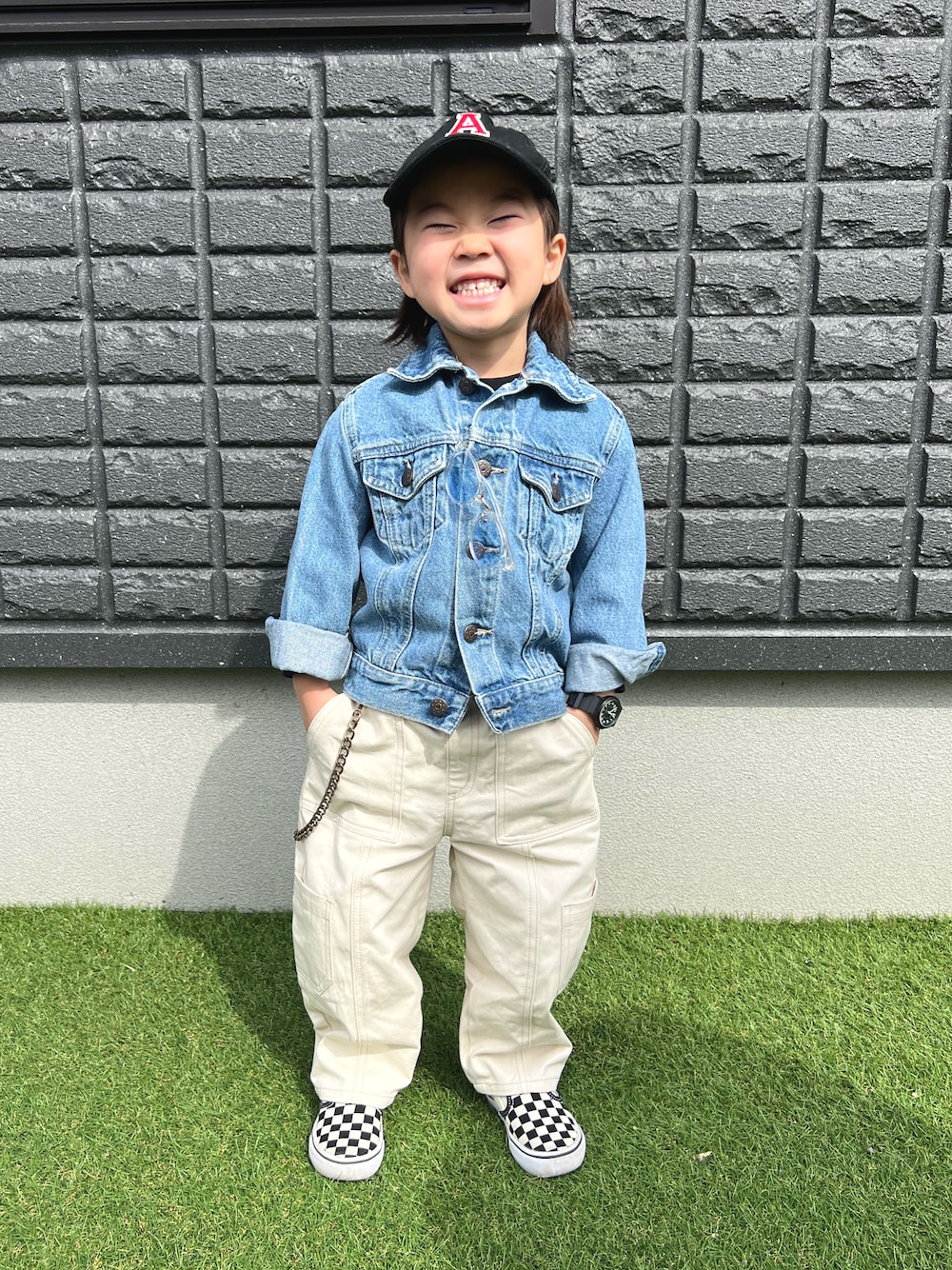 「VANSのアイテム（スリッポン、ブラック系）」を使った、minatomama18さん（キッズ・100cm）の冬コーディネートの1枚目の写真