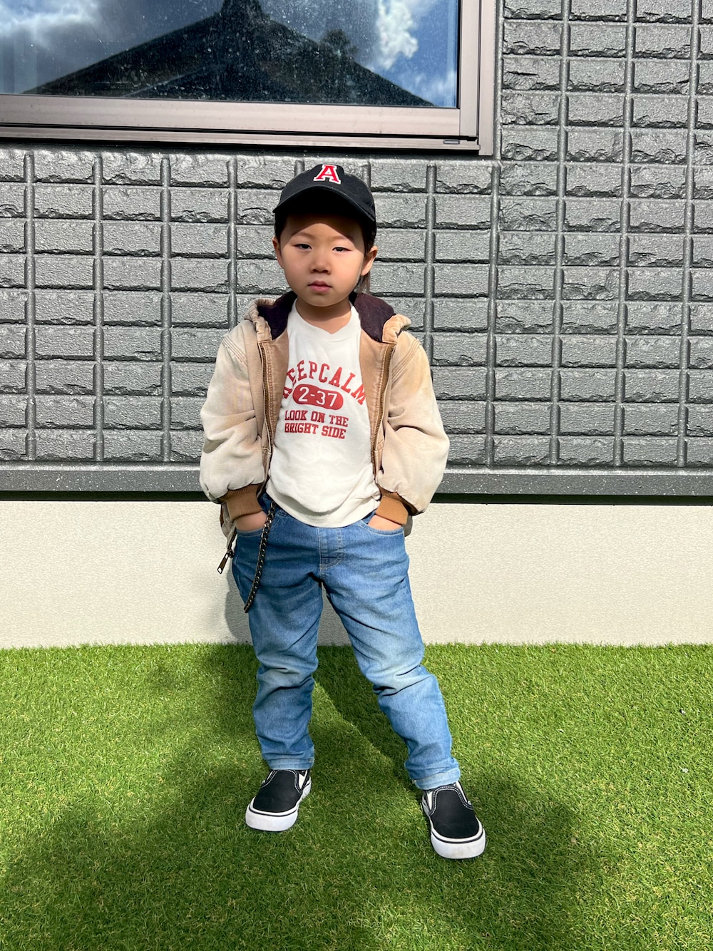 「VANSのアイテム（スリッポン、ブラック系）」を使った、minatomama18さん（キッズ・100cm）の冬コーディネートの1枚目の写真