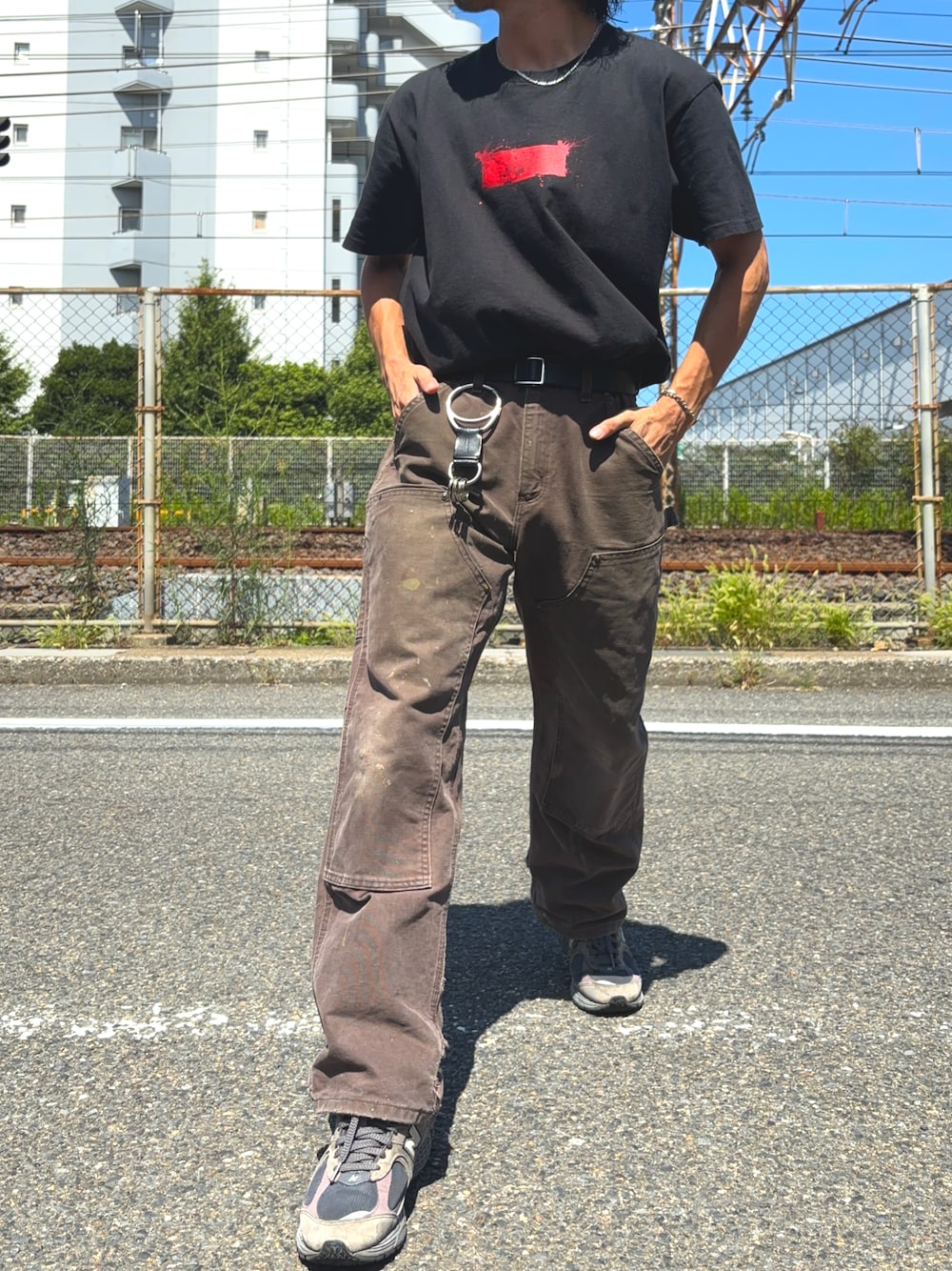 「supreme、carhartt、New Balance、Hender Scheme、MARIA BLACK、古着MIX、古着、古着コーデ、夏コーデ、タックイン、ダブルニー、低身長、アツいコーデ全部見せ」｜「Supreme のアイテム（Tシャツ/カットソー、ブラック系）」を使った、peppeさん（メンズ・165cm）の夏コーディネートの1枚目の写真