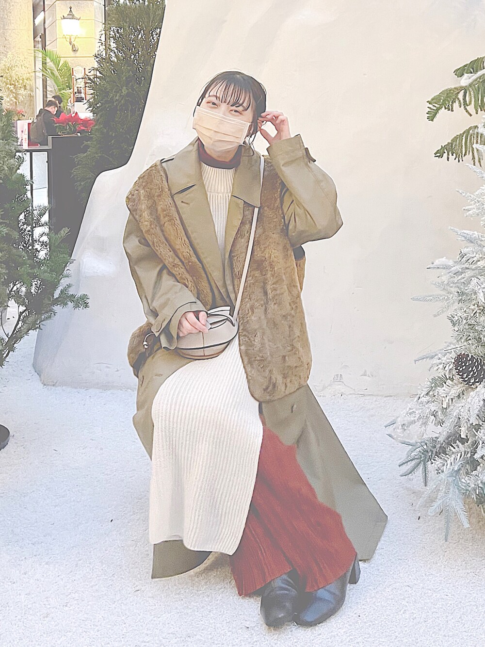 「レッド、冬コーデ、冬アウター、ファーベスト、ファー」｜「BarbourのBARBOUR (バブアー) WARM PILE WAISTCOAT  LINER/ウォームパイルウェストコート インライナー（ベスト、ブラウン系）」を使った、neneさん（レディース・158cm）の冬コーディネートの1枚目の写真