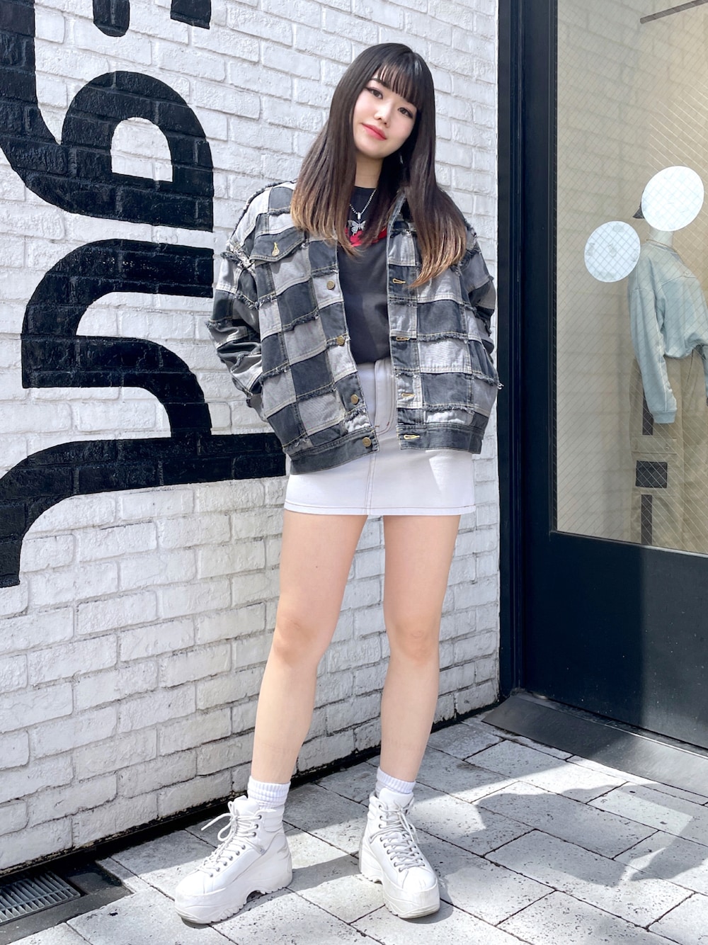 「デニムスカート、大人女子、春色、おしゃれさんと繋がりたい、ootd、デニム、デニムジャケット、x-girl、x-girl stages、x-girl_ootd、X-girl、ミニスカート」｜「X-girlのアイテム（デニムスカート、シルバー系）」を使った、moonlightxxさん（レディース・165cm）の春コーディネートの1枚目の写真