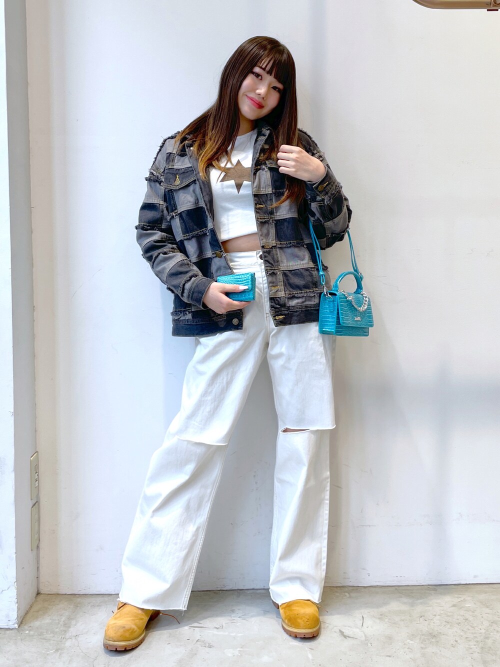 「休日スタイル、春コーデ、デニムコーデ、今日のコーデ、ootd、モノトーン、ショルダーバッグ、青、x-girl、x-girl stages、x-girl_ootd、X-girl、X-girl _ootd」｜「X-girlのKNEE SLIT WIDE LEG DENIM PANTS（デニムパンツ、ホワイト系）」を使った、moonlightxxさん（レディース・165cm）の春コーディネートの1枚目の写真