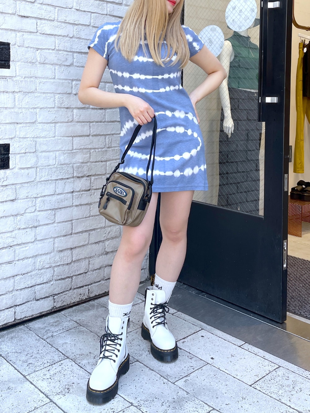 「大人カジュアル、今日のコーデ、大人女子、オトナカワイイ、ワンピース、タイダイ柄、タイトワンピース、ショルダーバッグ、おでかけ、ブルー、x-girl、x-girl stages、x-girl_ootd、X-girl、X-girl _ootd」｜「X-girlのアイテム（ワンピース/ドレス、ブルー系）」を使った、moonlightxxさん（レディース・165cm）の夏コーディネートの1枚目の写真