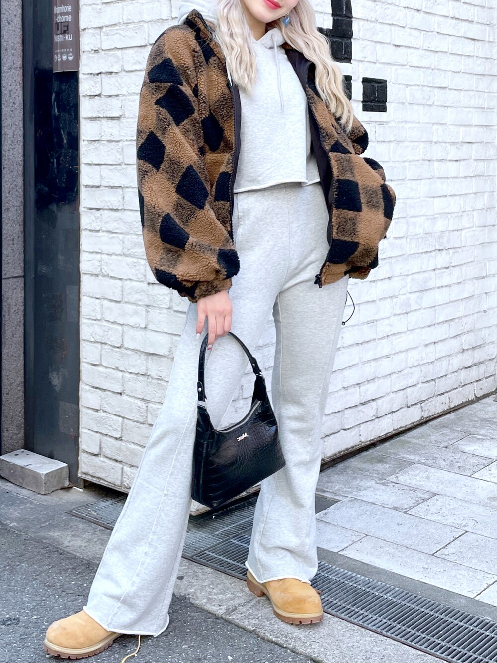 「秋ルック紹介するよ、休日スタイル、秋冬コーデ、シンプル、大人かわいい、お洒落さんとつながりたい、今日のコーデ、秋、ラクチンコーデ、秋カラー、x-girl、x-girl stages、x-girl_ootd、X-girl、X-girl _ootd」｜「X-girlのアイテム（パンツ、グレー系）」を使った、moonlightxxさん（レディース・165cm）の秋コーディネートの1枚目の写真