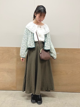 「襟付きトップス」｜「アイテム（ジャケット/アウター）」を使った、ミミさん（レディース・160cm）の秋コーディネート