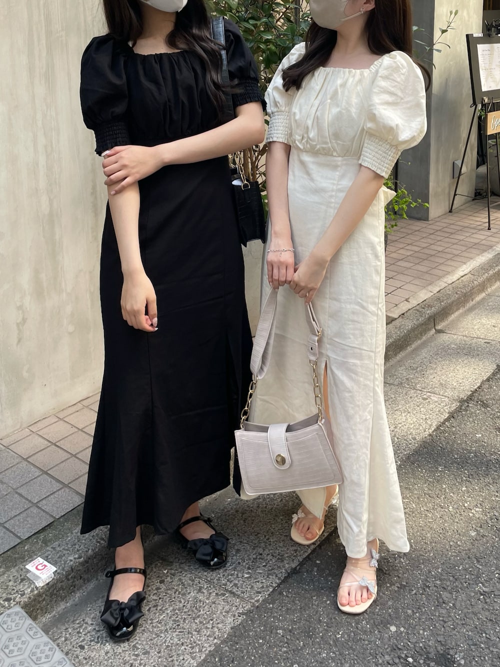 「リネン素材、リネンワンピース、バックリボンワンピース、ロングワンピース、ワンピース、スリットワンピース、スリット」｜「one after another NICE CLAUPのリネンスリットカラーロングワンピース（ワンピース、ホワイト系）」を使った、小林　愛さん（レディース・168cm）の春コーディネートの1枚目の写真