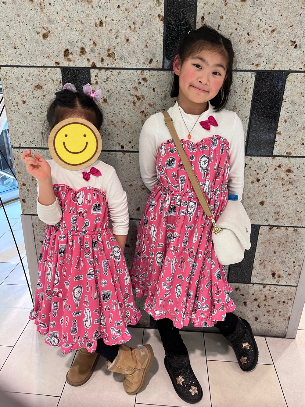 「リンクコーデ、春服、ファッションを楽しもう、Mezzo Piano、小学生、ブーツ、UGG、UGGムートン、ワンピース、ボアバック」｜「mezzo pianoのアイテム（ワンピース、ピンク系）」を使った、springbluespringさん（キッズ・136cm）の春コーディネートの1枚目の写真