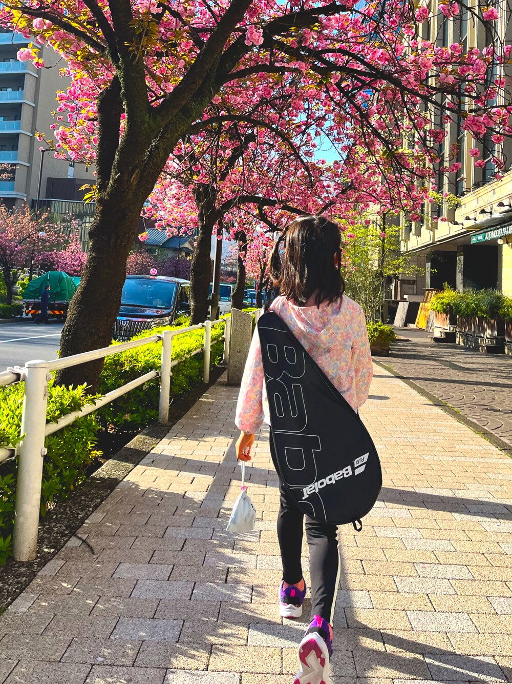 「テニスコーデ」｜「瞬足のアイテム（スニーカー、パープル系）」を使った、springbluespringさん（キッズ・126cm）の秋コーディネートの1枚目の写真