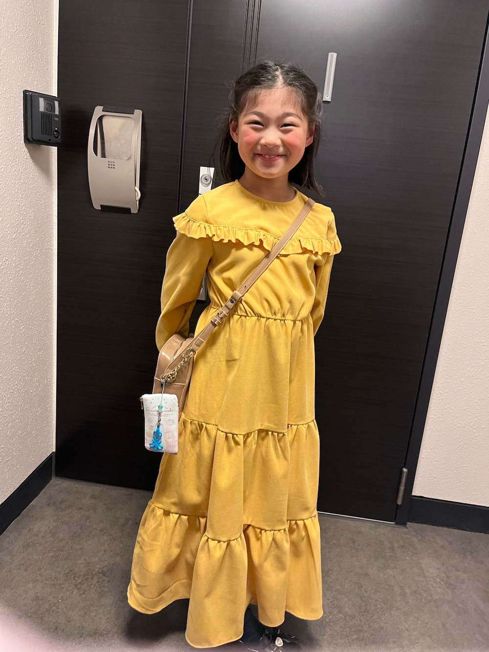 「ロングワンピース、黄色ワンピース、小学生、おでかけコーデ、春ファッション」｜「韓国ファッション #Kのアイテム（ワンピース、イエロー系）」を使った、springbluespringさん（キッズ・136cm）の春コーディネートの1枚目の写真