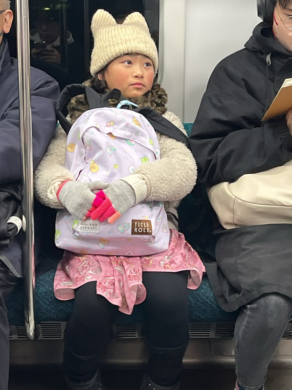 「冬を彩る色いろコーデ、塾コーデ、塾、ニット帽、ボアジャケット、Mezzo Piano、ワンピース、小学生」｜「H&Mのアイテム（ニットキャップ/ビーニー、ベージュ系）」を使った、springbluespringさん（キッズ・134cm）の冬コーディネートの1枚目の写真