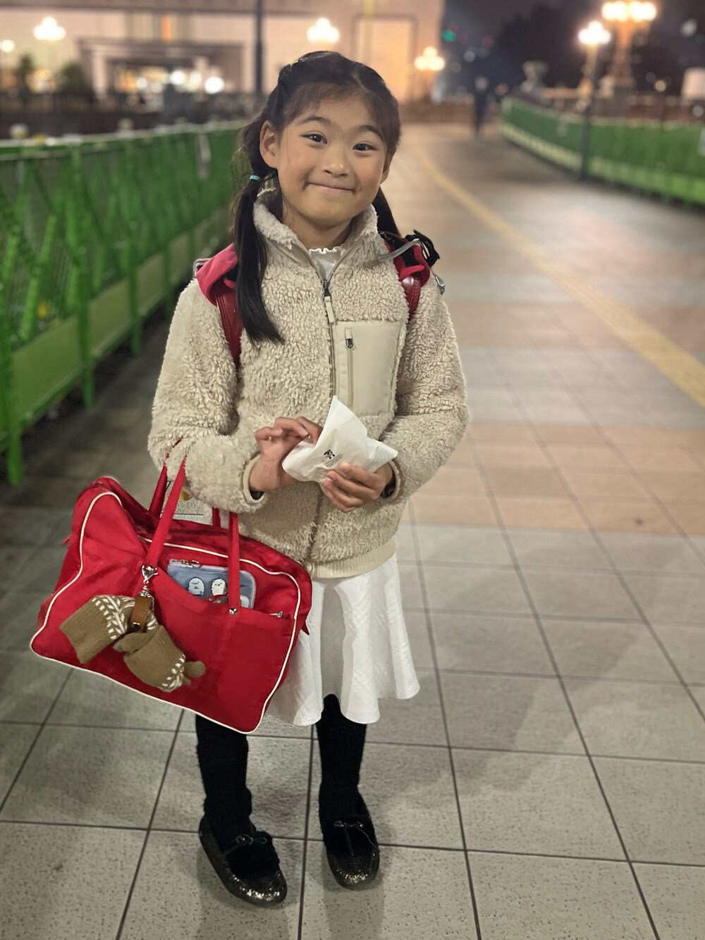 「UGGムートン、UGGモカシン、新星WEARISTAにエントリー、冬ファッション、冬、冬服、小学生、ボアジャケット、Mezzo Piano、ワンピース」｜「UNIQLOのアイテム（ノーカラージャケット、ベージュ系）」を使った、springbluespringさん（キッズ・134cm）の冬コーディネートの1枚目の写真
