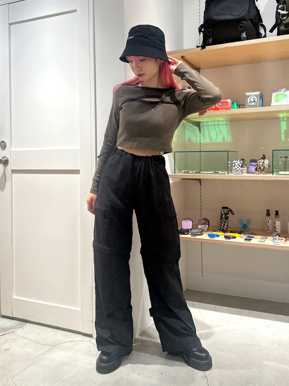 X-girl（エックスガール）の「FRONT CUTOUT L/S BABY TEE（T