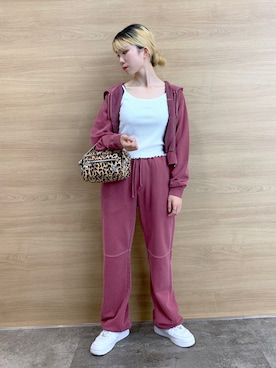 「アイテム（スウェットパンツ、レッド系）」を使った、いちこさん（レディース・163cm）の秋コーディネート