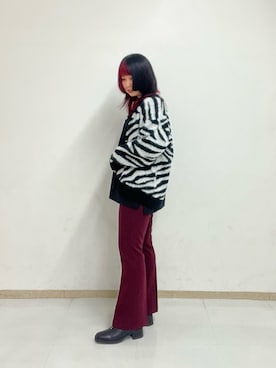 「アイテム（デニムパンツ、レッド系）」を使った、MANAさん（レディース・162cm）の秋コーディネート