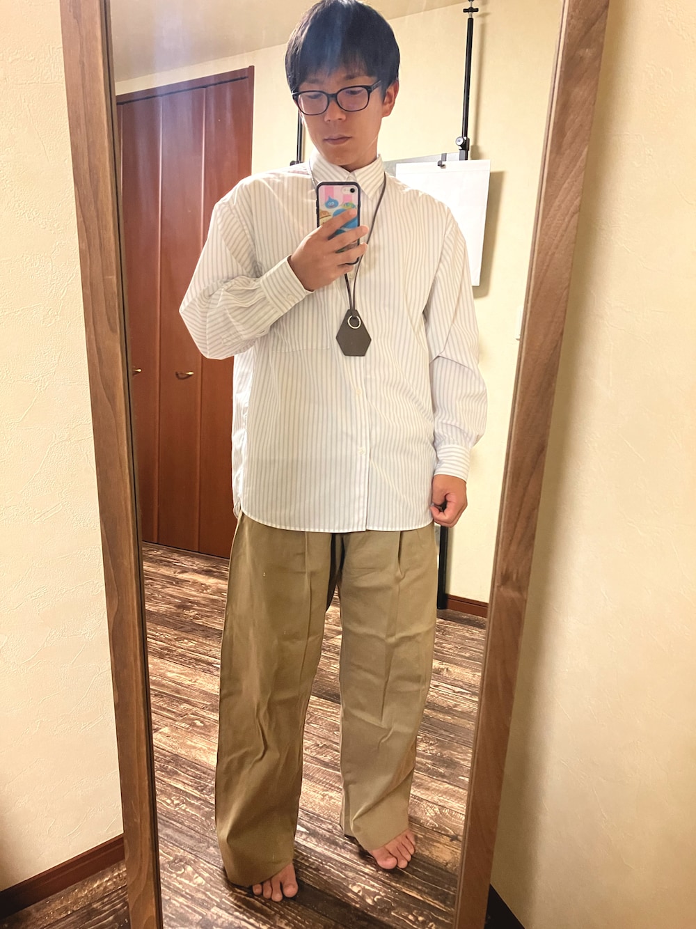 「WYM LIDNMのHARD GABA LOOSE FIT TROUSERS（その他パンツ、ベージュ系）」を使った、理系おっ3さん（メンズ・169cm）の秋コーディネートの1枚目の写真