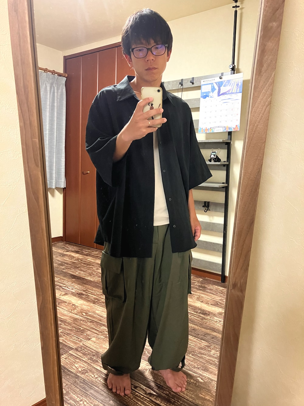 「remerのloose synthetic linen over shirt / ルーズシンセティックリネンオーバーシャツ《夏に涼しい麻調合繊》（シャツ/ブラウス、ブラック系）」を使った、理系おっ3さん（メンズ・169cm）の夏コーディネートの1枚目の写真