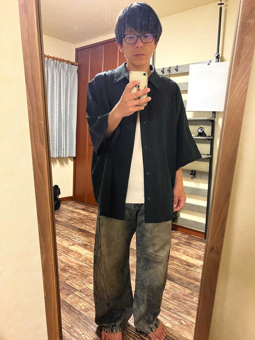 「WYM LIDNMのVINTAGE WASHED CURVED DENIM（デニムパンツ、ブルー系）」を使った、理系おっ3さん（メンズ・169cm）の秋コーディネートの1枚目の写真