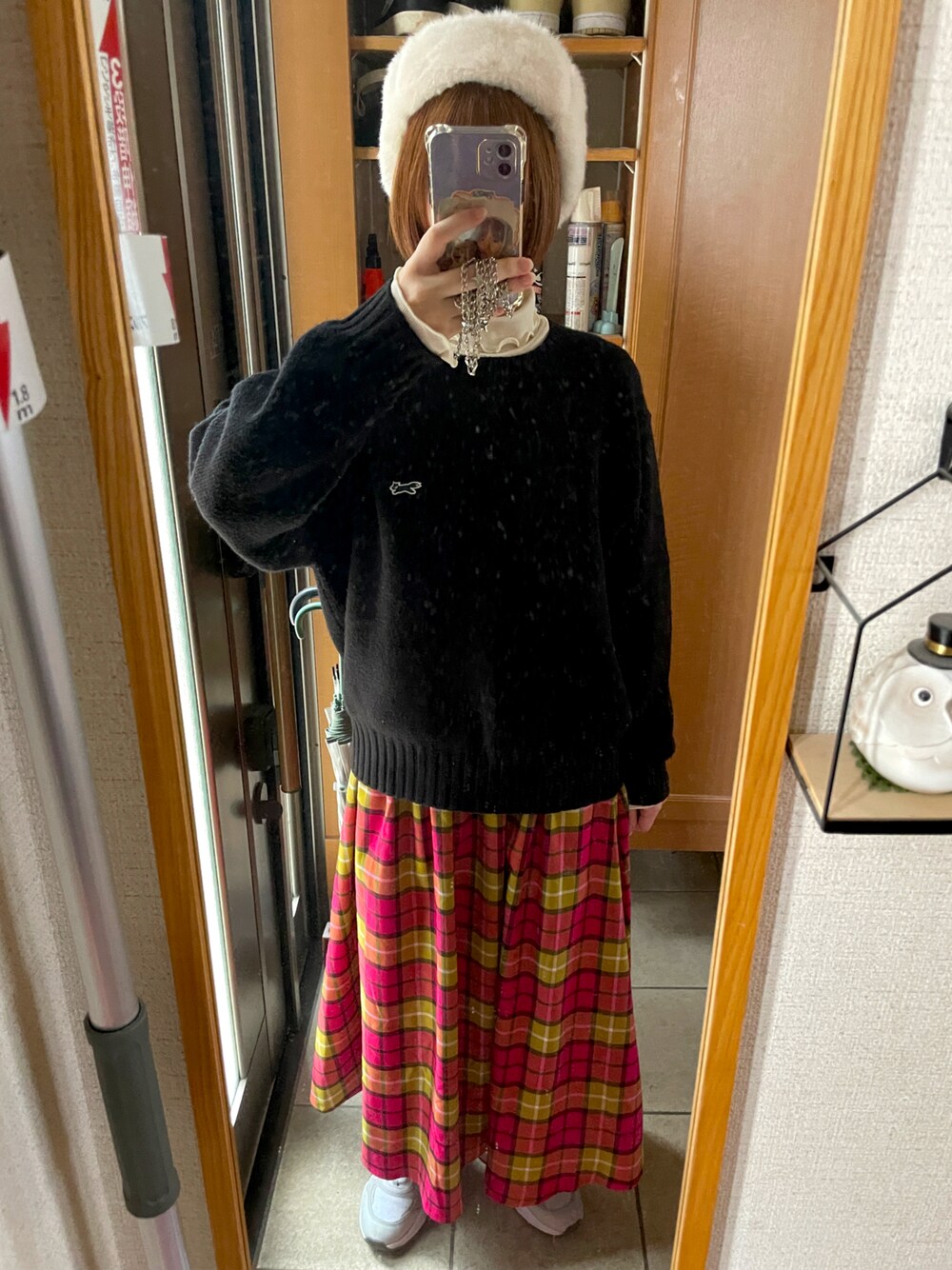 「今日のコーデ、ニット、ロングスカート、フライトキャップ、もこもこ」｜「FREAK'S STOREのTOWN CRAFT × FREAK'S STORE/タウンクラフト 別注ベーシック ニット プルオーバー（ニット/セーター、ブラック系）」を使った、ゆずさん（レディース・161cm）の秋コーディネートの1枚目の写真