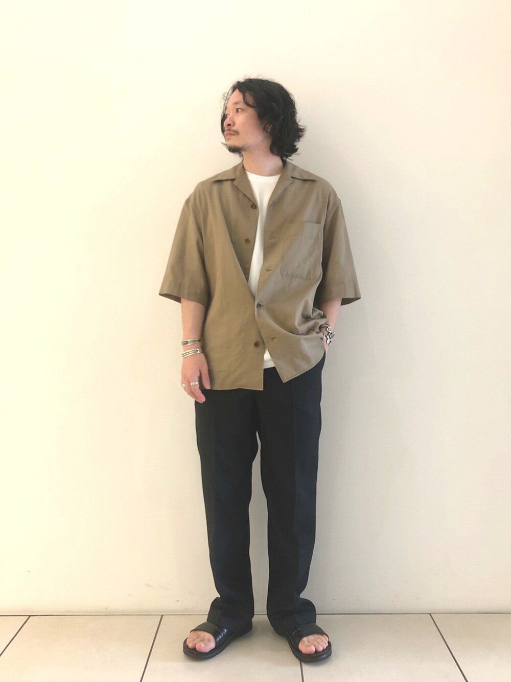 「シンプル、今日のコーデ、休日コーデ、夏コーデ、サンダル、オープンカラーシャツ、低身長」｜「LEMAIREのアイテム（シャツ/ブラウス、ベージュ系）」を使った、yamamoto0804さん（メンズ・163cm）の夏コーディネートの1枚目の写真