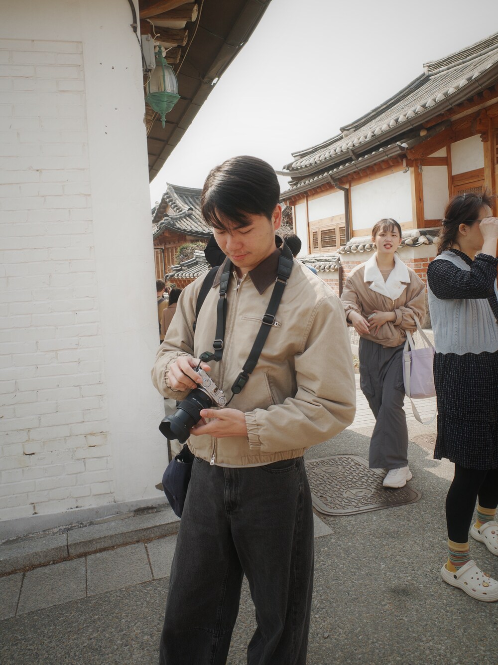 「korea、ootd、古着」｜「INSILENCEのアイテム（ブルゾン、ベージュ系）」を使った、wwyyy1120さん（メンズ・170cm）の春コーディネートの1枚目の写真
