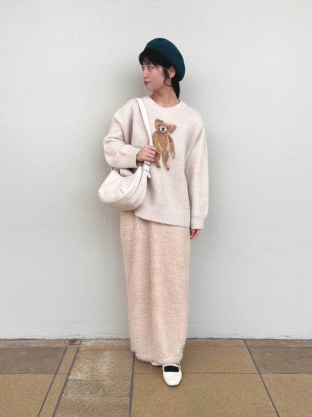 「真冬のあったかスタイル、オトナカワイイ、おでかけコーデ、オトナカジュアル、楽チンコーデ、ラフコーデ、ニット/セーター、低身長コーデ、冬アウター、ガーリーコーデ、Lily Brown、bab、しまむら、タイトスカート、骨格ウェーブ」｜「niko and...のオリジナルカラーベレー帽（ハンチング/ベレー帽、グリーン系）」を使った、miiさん（骨格ウェーブ・レディース・156cm）の冬コーディネートの1枚目の写真