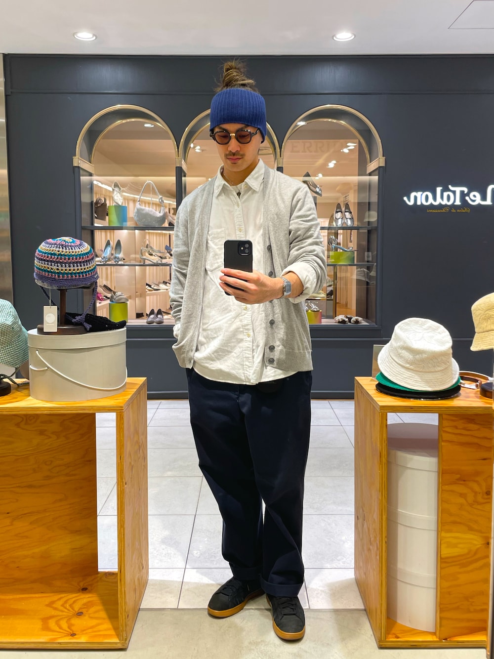 「メンズファッション、春服、ずぼら男子、メガネ男子、ヘアバンド、ヘアバンドコーデ、ヘアバンド×おだんご、ヘアバンド×メガネ」｜「arthのarth Rib Knit Wide Headband（ヘアバンド、ブルー系）」を使った、Daisukeさん（メンズ・173cm）の冬コーディネートの1枚目の写真
