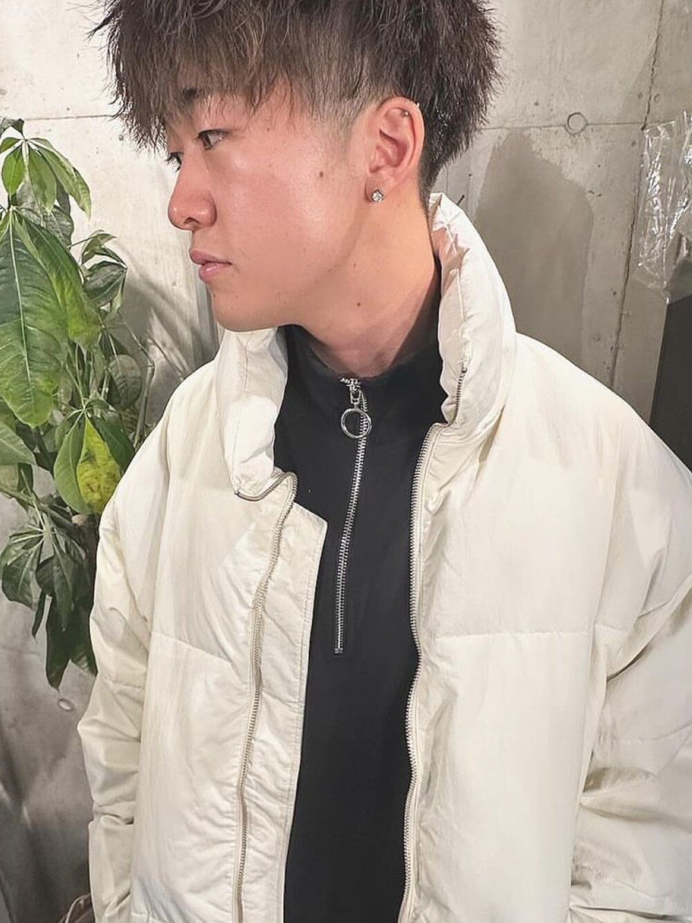 「メンズファッション、大人カジュアル、秋冬コーデ、冬、おしゃれさんと繋がりたい、カジュアルコーデ、いいね、save、フォローお願いします🤑、冬を彩る色いろコーデ」｜「ADRERのHI FUNCTIONALITY PAD ULTRA HEAT JACKET/ハイファンクショナリティパッドウルトラヒートジャケット（ダウンジャケット/コート、ホワイト系）」を使った、yabataapi326さん（メンズ・185cm）の冬コーディネートの1枚目の写真