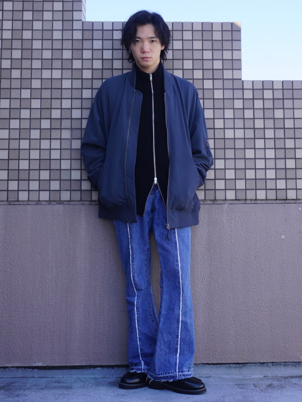 MA-1を使った「ドライバーズニット」の人気ファッション