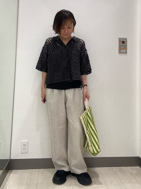 「KBF（ケイビーエフ）のクロシェニットシャツ（ニット/セーター、グレー系）」を使った、satomiさん（レディース・154cm）の春コーディネート