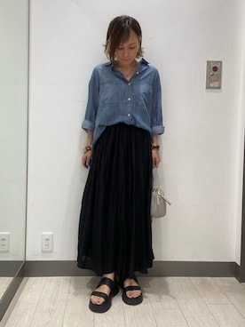 「URBAN RESEARCH DOORS（アーバンリサーチドアーズ）のシアーデニムシャツ（シャツ/ブラウス）」を使った、satomiさん（レディース・154cm）の秋コーディネート