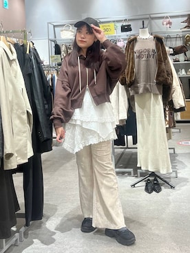 「アイテム（キャップ）」を使った、hinamkmk26さん（レディース・159cm・20代）の秋コーディネート