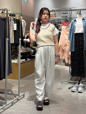 「LOWRYS FARM（ローリーズファーム）のカットイージーコクーンパンツ　292362（スウェットパンツ、グレー系）」を使った、hinamkmk26さん（レディース）の春コーディネート