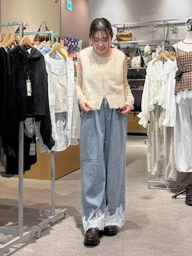 「LOWRYS FARM（ローリーズファーム）のイージーバギーデニム　601067（デニムパンツ、ブルー系）」を使った、hinamkmk26さん（レディース）の秋コーディネート