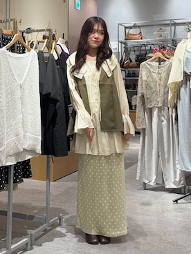 「LOWRYS FARM（ローリーズファーム）のストレッチサテンスカート　 290120（スカート、ベージュ系）」を使った、hinamkmk26さん（レディース）の春コーディネート