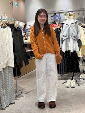 「LOWRYS FARM（ローリーズファーム）のウッドサンダル 637756（サンダル、ブラウン系）」を使った、hinamkmk26さん（レディース）の春コーディネート