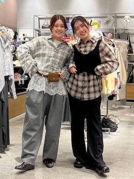 「LOWRYS FARM（ローリーズファーム）のカットイージーコクーンパンツ　292362（スウェットパンツ、グレー系）」を使った、hinamkmk26さん（レディース）の春コーディネート