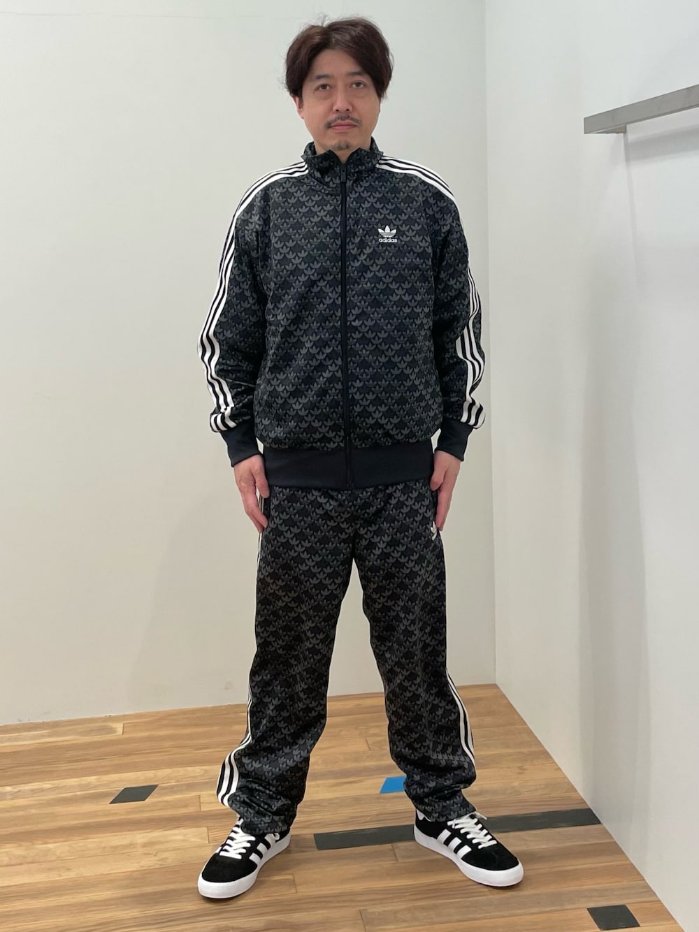 サウスポーCathyオオハシ商店adidasアディダスリメイクトラックジャケット adidas アディダス リメイク トラックジャケット - メルカリ