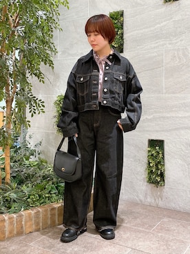 「ブラックデニム」｜「アイテム（ノーカラージャケット）」を使った、なこ。さん（レディース・153cm）の秋コーディネート