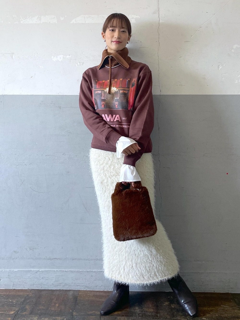 「ウェス・アンダーソンすぎる風景展 in 渋谷、JANE SMITH、ジェーンスミス、ネックウォーマー、ACOC、アコーク、ミニトート、ADAM ET ROPÉ、FEMME、高身長、骨格ストレート、イエベ、大人カジュアル、レイヤード、冬」｜「ADAM ET ROPE'のナロースクエアフラットロングブーツ（ブーツ、ブラウン系）」を使った、KIKUCHIさん（レディース・167cm）の秋コーディネートの1枚目の写真