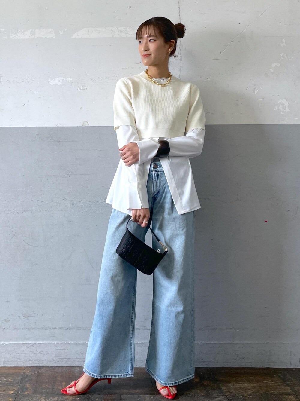 「GANNI、ガニー、リーバイス、Levi's、BIOTOP、チェーンネックレス、24SS春の新作、サンダル、ハンドバッグ、クルーネック、デニム、ADAM ET ROPÉ、FEMME、骨格ナチュラル、イエベ」｜「ADAM ET ROPE'のオーバルチェーンネックレス（ネックレス、ゴールド系）」を使った、KIKUCHIさん（レディース・167cm）の春コーディネートの1枚目の写真
