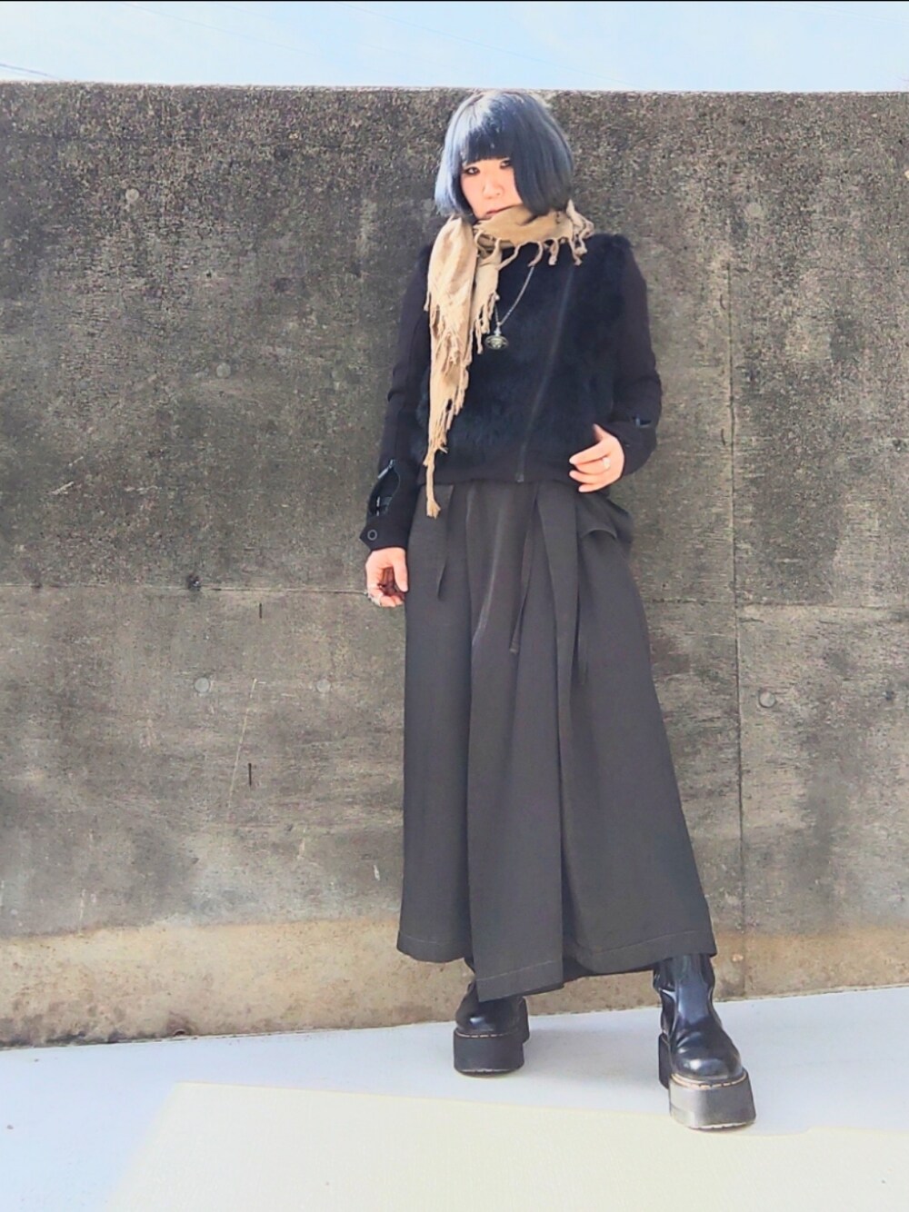 「ファー、モード、ファージャケット、ブラック」｜「ADOLFO DOMINGUEZのアイテム（その他アウター、ブラック系）」を使った、リィコさん（レディース・160cm）の冬コーディネートの1枚目の写真