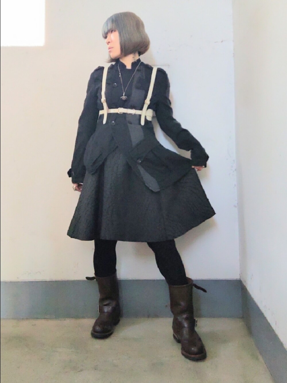 「モード、おでかけコーデ、ハーネス」｜「Y's red lableのアイテム（ノーカラージャケット、グレー系）」を使った、リィコさん（レディース・160cm）の冬コーディネートの1枚目の写真