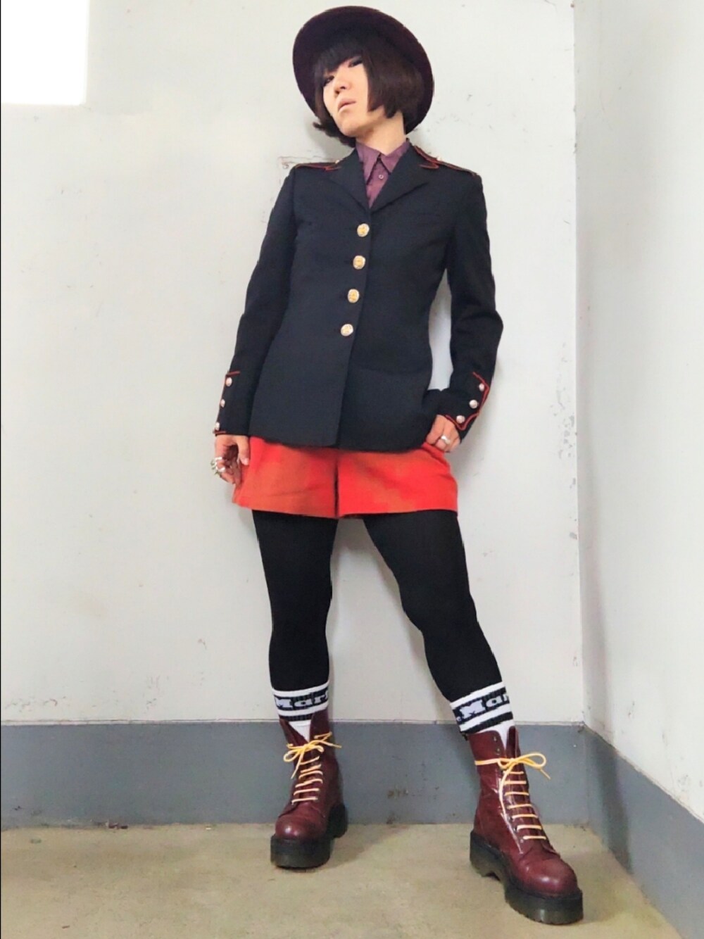 「パンク、punk、rock、ロック、秋服、ショートパンツ、厚底ブーツ」｜「Vivienne Westwoodのアイテム（その他パンツ、レッド系）」を使った、リィコさん（レディース・160cm）の秋コーディネートの1枚目の写真